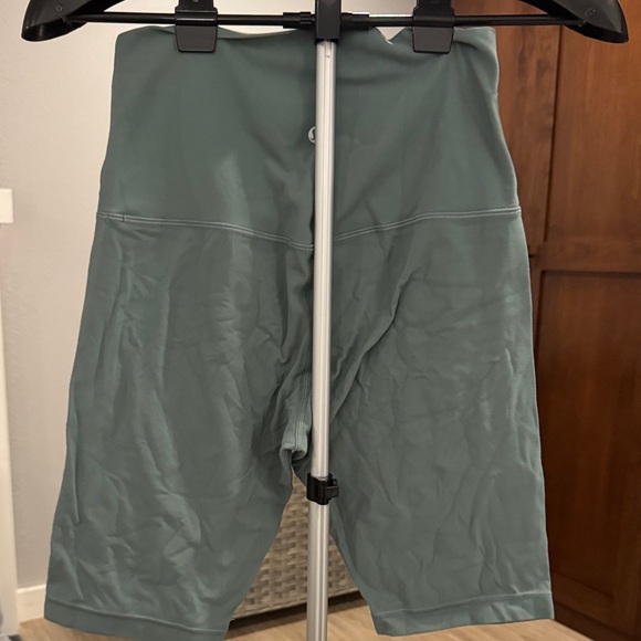 Align High-Waisted Green Shorts - Picture 2 of 2